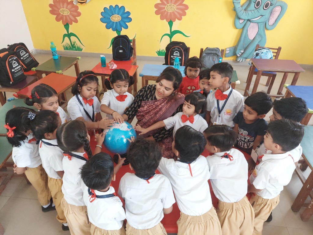 Interactive Globe & Early Geography Learning